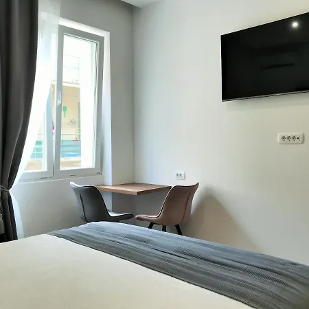 Antares Luxury Konukevi Split