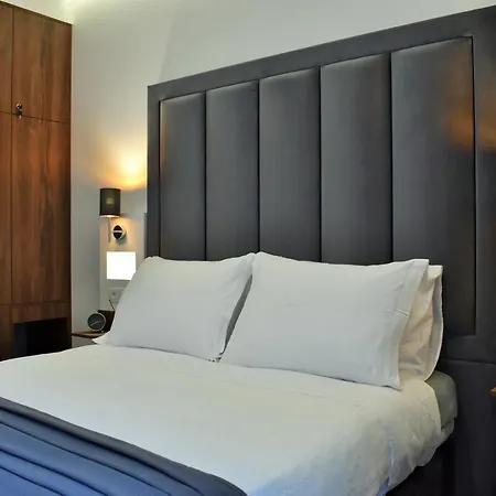 Antares Rooms Split 3*