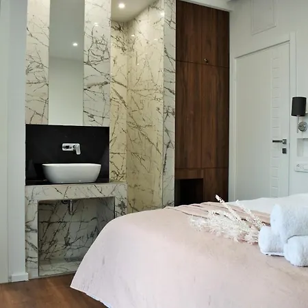 Antares Rooms Split 3*