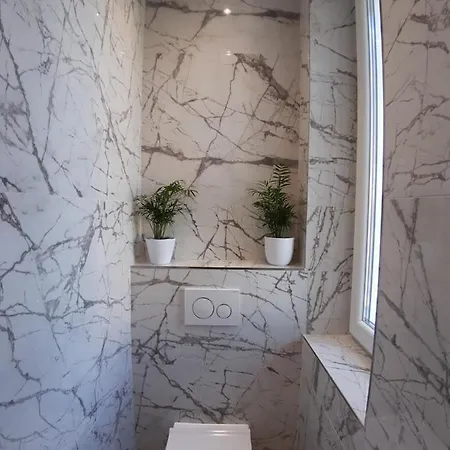 Antares Rooms Split 3*