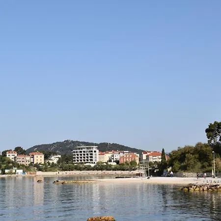 Antares Luxury ゲストハウス 3*