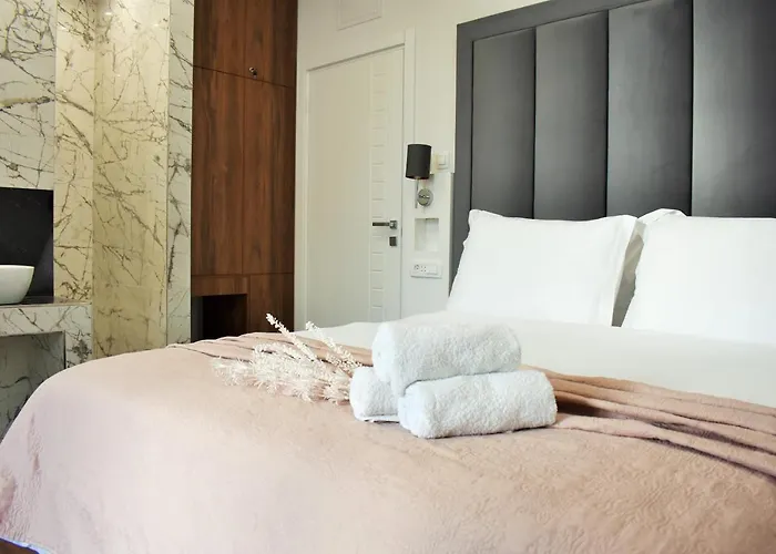 Antares Luxury 3* スプリト