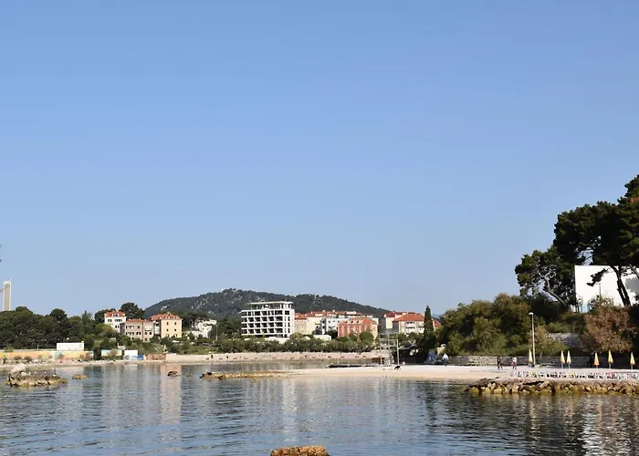 Antares Luxury ゲストハウス 3*